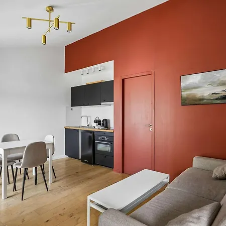 Cozy With Kitchen & Sofa Bed Apartment